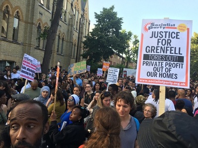 Două manifestaţii au loc simultan la Londra, una în centrul şi una în vestul oraşului