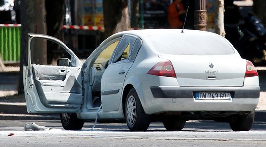 Şoferul maşinii care a intrat în furgonul jandarmeriei ”cel mai probabil” a murit, afirmă un purtător de cuvânt