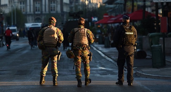 Patru persoane reţinute în urma unor descinderi la Molenbeek, Anderlecht şi Koekelberg în legătură cu atentatul eşuat de la gara Bruxelles-Central