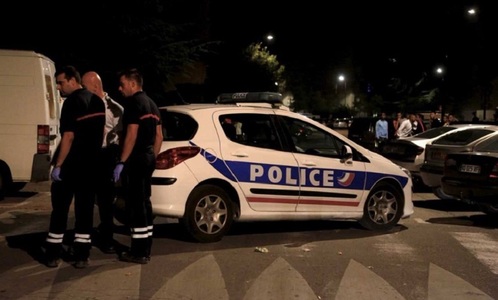 Opt persoane rănite în urma unor focuri de armă în faţa unei moschei la Avignon; parchetul îndepărtează pista teroristă