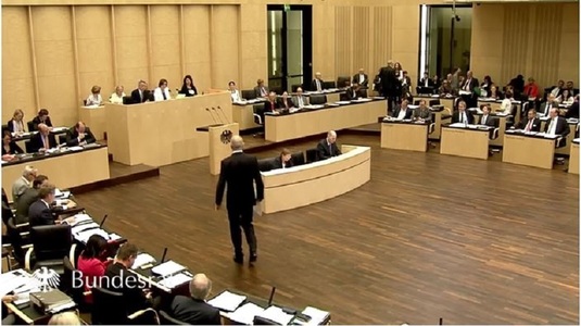 Senatorii germani legalizează căsătoria între persoane de acelaşi sex şi reabilitează bărbaţi gay condamnaţi în baza ”paragrafului 175”