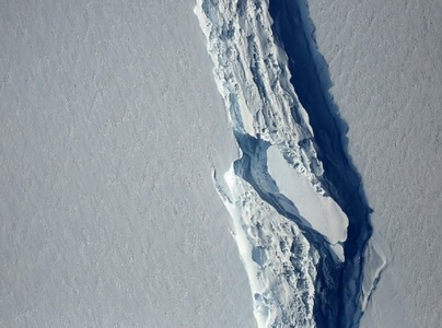 Un aisberg de o mie de miliarde de tone s-a desprins din vestul Antarcticii