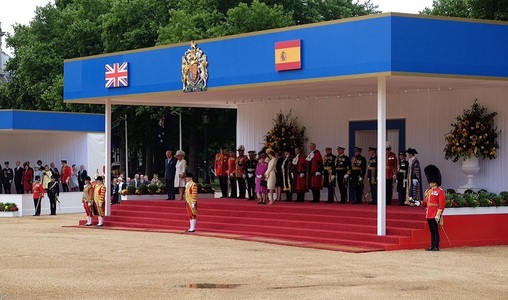 Felipe al VI-lea al Spaniei şi Letizia, primiţi cu pompă la Londra de Elizabeth a II-a şi Philip
