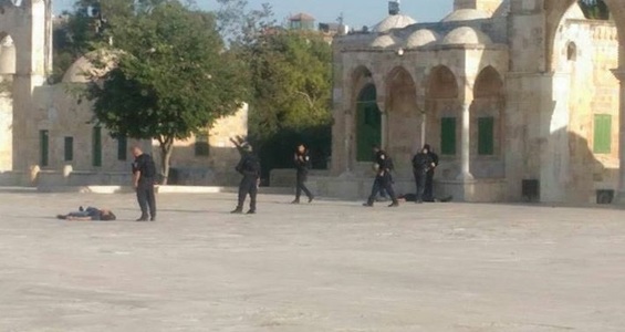 Autorităţile israeliene au închis Muntele Templului pentru rugăciunea de vineri a musulmanilor, după un atac armat în Ierusalim