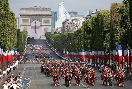 Festivităţile de pe Champs-Elysees vor încheia vizita fulger a preşedintelui Trump la Paris
