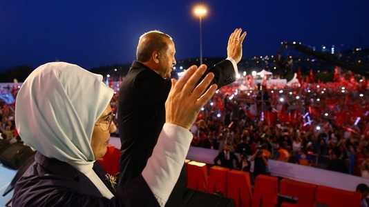 Erdogan ameninţă să ”smulgă capul trădătorilor” la un an de la puciul eşuat