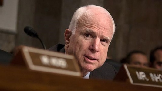 Senatul american îşi amână dezbaterile asupra legii sănătăţii până se reface McCain în urma unei operaţii prin care i s-a ”retras cu succes” un cheag de sânge de cinci centimetri de deasupra ochiului stâng