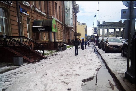 Sankt Petersburg a fost acoperit de gheaţă în plină vară. VIDEO