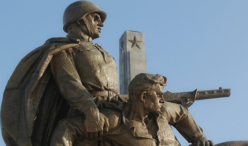 Rusia avertizează autorităţile poloneze să nu se atingă de monumentele sovietice din al Doilea Război Mondial