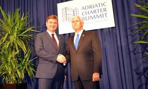 Kosovo îi cere lui Pence, la summitul Balcanilor de la Podgoriţa, ajutorul să adere la NATO
