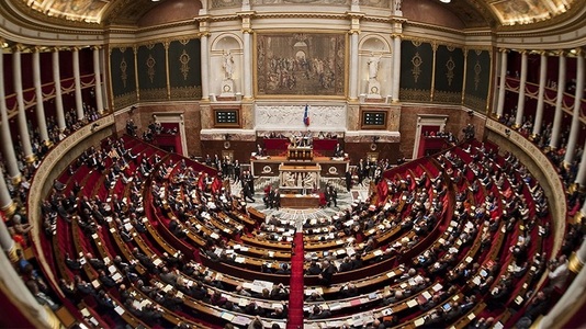 Parlamentul francez a adoptat definitiv una dintre cele două legi cu privire la moralizarea vieţii publice