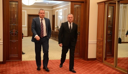 Rogozin s-a întâlnit cu Dodon la Ambasada Rusiei la Teheran, în marja ceremoniilor de învestire a lui Rohani