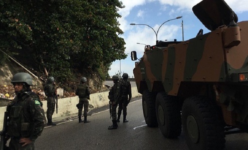 Demonstraţie de forţă a armatei braziliene în favelele de la Rio soldată cu cel puţin doi morţi