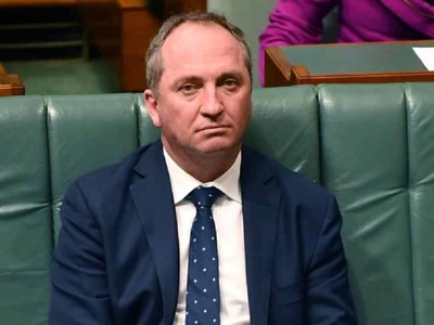 Vicepremierul australian Barnaby Joyce are  dublă cetăţenie, iar Constituţia nu îi permite să deţină funcţii publice