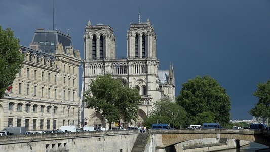 Slujbă în memoria victimelor atentatelor din Spania la Notre-Dame în Paris