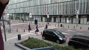 UPDATE - Un bărbat a atacat cu un cuţit doi militari, la Bruxelles. Agresorul, care ar fi strigat "Allah Akbar", a fost împuşcat de poliţişti. Incidentul este tratat drept atac terorist. FOTO, VIDEO