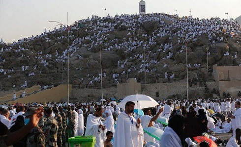 Peste două milioane de musulmani se pregătesc pentru punctul culminant al pelerinajului la Mecca, urcarea pe Muntele Arafat