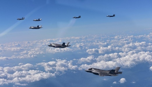Bombardiere americane şi avioane americane, japoneze şi sud-coreene efectuează exerciţii în spaţiul aerian al Peninsulei Coreea