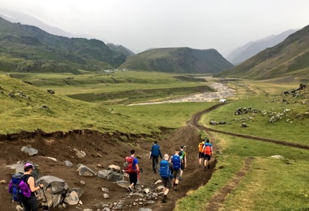 Autorităţile ruse anunţă că 300 de turişti au rămas blocaţi, după o alunecare de teren în regiunea Elbrus