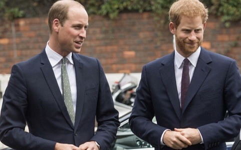 Prinţii William şi Harry le oferă alinare supravieţuitorilor incendiului de la Grenfell Tower
