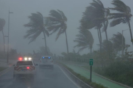 Irma, care loveşte duminică în plin Florida, provoacă deja rafale puternice de vânt şi valuri mari în stat. VIDEO