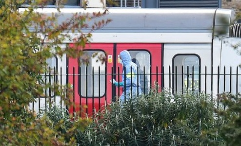 Poliţia britanică examinează înregistrările camerelor de supraveghere în căutarea autorilor atentatului din staţia de metrou Parsons Green de la Londra
