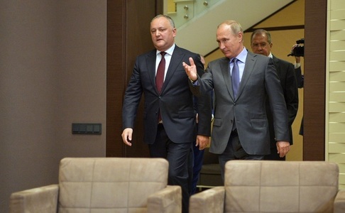 Putin, convins de succesul eforturilor lui Dodon în vederea consolidării relaţiilor ruso-moldovene; Dodon îi cere să susţină candidatura moldoveană la statutul de observator UEE