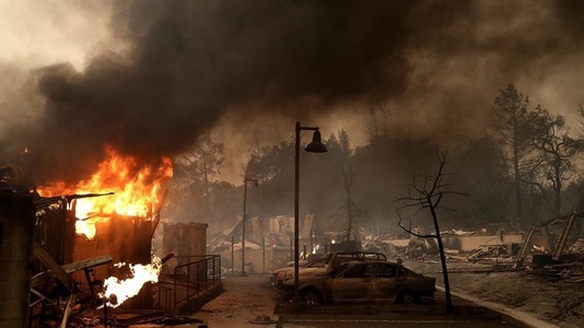 California: 40 de persoane au murit în incendii, alte sute sunt date dispărute, 100.000 de oameni au fost evacuaţi