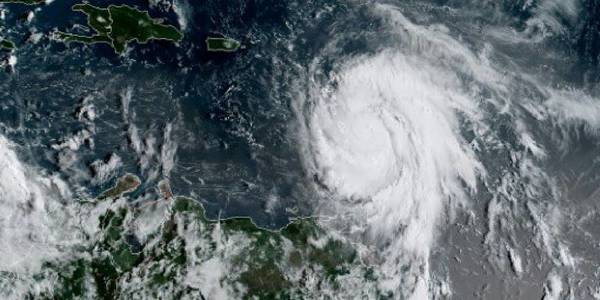 Ophelia a devenit uragan de categoria 3, după ce a trecut de Insulele Azore şi se îndreaptă spre Irlanda