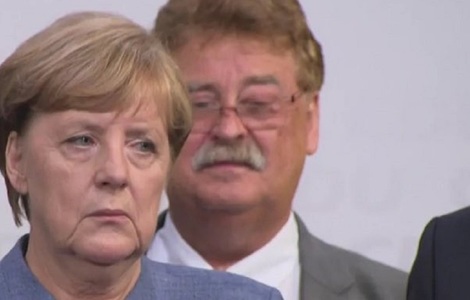Merkel suferă o înfrângere dură în alegerile din Saxonia Inferioară în timp ce încearcă să formeze o majoritate guvernamentală