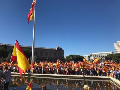 Aproximativ 50 de parlamentari spanioli şi catalani cer într-un protest în Parlamentul de la Madrid eliberarea celor doi lideri separatişti catalani încarceraţi, pe care-i consideră deţinuţi politici