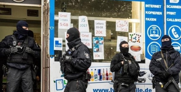 Poliţia arestează un bărbat suspectat de legături cu extremismul islamic şi confiscă arme şi o cantitate importantă de muniţie la Berlin