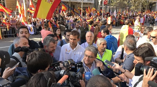 Madridul salută acceptarea alegerilor regionale de către Puigdemont; 150 de consilieri ai unor aleşi catalani au fost concediaţi în ultirmele patru zile