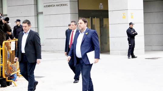 Separatişti catalani, fără Puigdemont, se prezintă la tribunal la Madrid