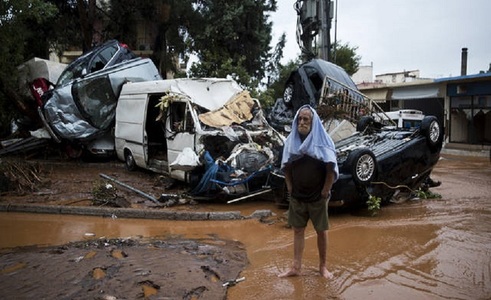 Doliu naţional în Grecia, în urma ”catastrofei anunţate” a inundaţiilor sângeroase de lângă Atena soldate cu cel puţin 15 morţi
