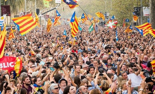 Aproape un sfert dintre catalani vor să continue procesul de secesiune după alegerile din decembrie - sondaj