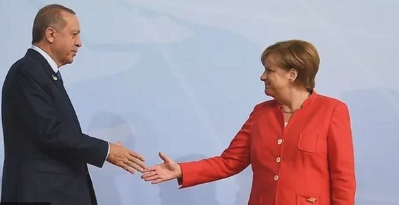 Merkel îi promite lui Erdogan să acţioneze în vederea deblocării fondurilor europene destinate refugiaţilor