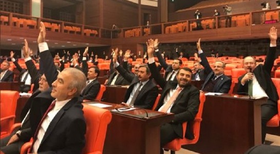 Parlamentul turc respinge o anchetă cerută de CHP care acuză membri ai familiei lui Erdogan de evaziune fiscală