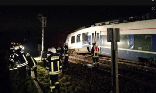 Trenul german de pasageri implicat în coliziunea de lângă Dusseldorf, soldată cu 50 de răniţi, nu ar fi trebuit să fie autorizat pe linia respectivă, afirmă anchetatorii