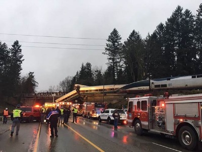 SUA: Şaptezeci şi şapte de persoane, la spital în urma deraierii unui tren; mai multe persoane au murit