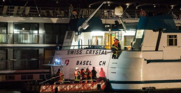 Douăzeci şi şapte de răniţi în Germania, după ce o navă de croazieră elveţiană s-a ciocnit de pilonul unui pod rutier, în apropiere de Duisburg