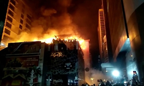 Cel puţin 14 morţi la Mumbai, într-un incendiu uriaş la un restaurant