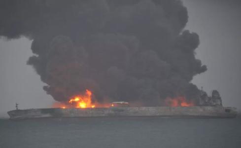 Treizeci şi două de persoane, date dispărute după coliziunea unui petrolier cu un cargo în largul coastei de est a Chinei