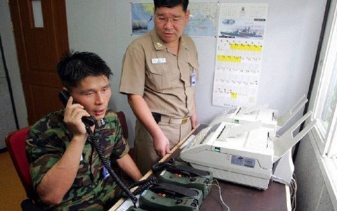 Cele două Corei acceptă să restabilească o legătură telefonică militară, după repunerea în funcţiune a unui telefon roşu civil 