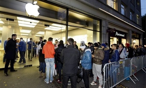 Un rănit şi un Apple Store evacuat la Zurich, în urma unui incident implicând o baterie de iPhone