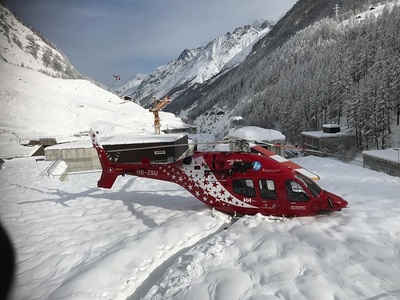 Sute de persoane au fost izolate în staţiunea elveţiană Zermatt din cauza căderilor masive de zăpadă - VIDEO