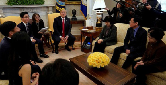 Trump primeşte şase transfugi nord-coreeni în Biroul Oval