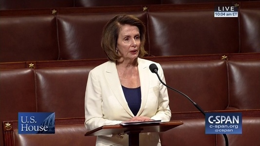 Nancy Pelosi apără ”clandestinii” în Camera Reprezentanţilor într-o intervenţie de peste opt ore, un ”filibuster” care bate vechiul record de peste cinci ore din 1909
