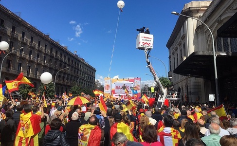 Mii de oameni care se opun independenţei Cataloniei cer o întoarcere la ”înţelepciune”