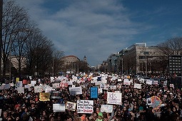 Manifestaţii împotriva armelor de foc, în peste 800 de oraşe din SUA şi din lume; sute de mii de oameni, la protestul din Washington

